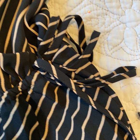 Ali and Jay Black and Tan stripped dress size large dress with pleated skirt - Picture 7 of 11